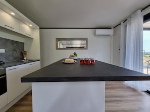 Fridge, oven, stovetop, dishwasher