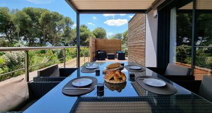 Chalet de luxe avec piscine commune prĂšs du lac