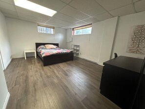 3 bedrooms, desk, WiFi - 2.5 bedrooms, Quiet and convenient area, 15min to downtown (Brossard)