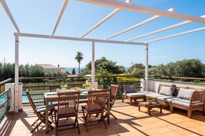 تناول الطعام بالخارج