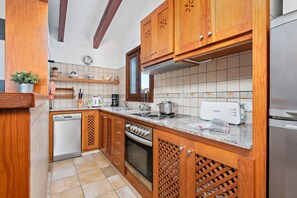 Een koelkast, een vaatwasser, een koffiezetapparaat/waterkoker