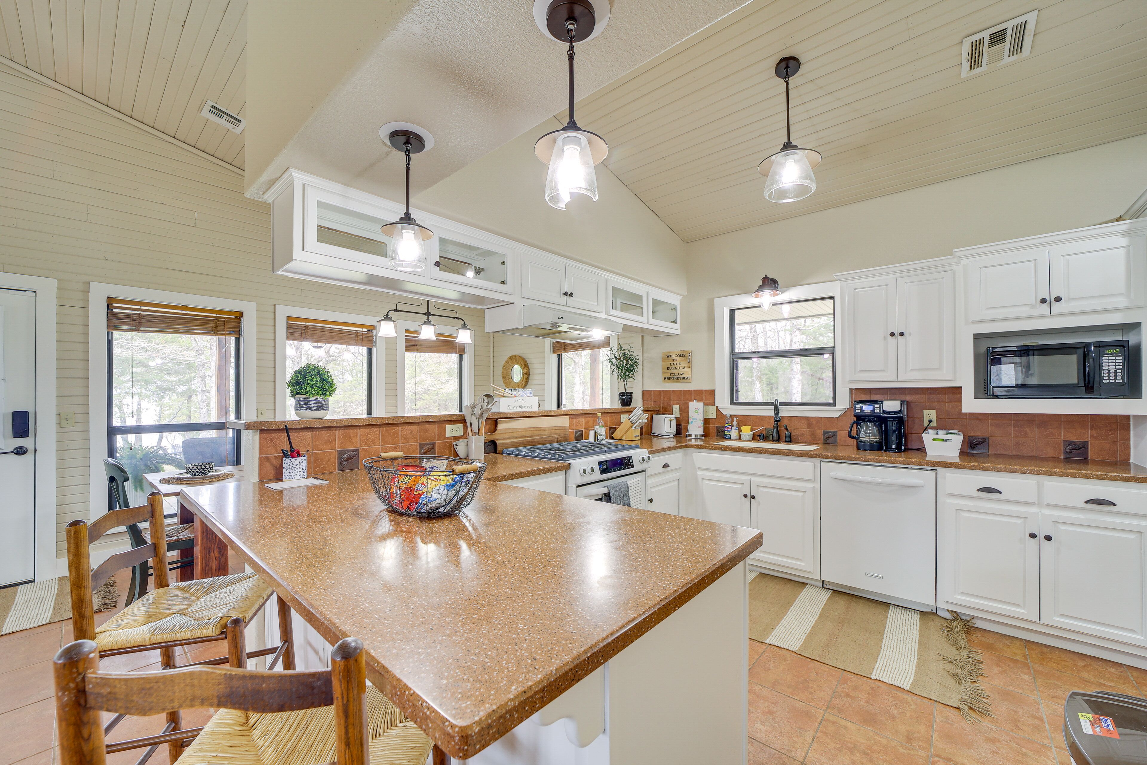 Lakefront Eufaula Vacation Rental w/ Private Dock