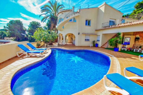 May-10 - moderne gut ausgestattete Villa mit Privatpool in Benissa