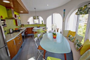 Fridge, microwave, oven, stovetop - May-10 - modern, well-equipped villa with private pool in Benissa (Benissa)