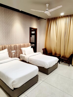Executive Twin Room | Iron/ironing board, free WiFi, bed sheets - Hotel The Reef (Mohali)