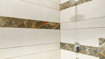 Deluxe Double Room | Bathroom | Slippers, towels