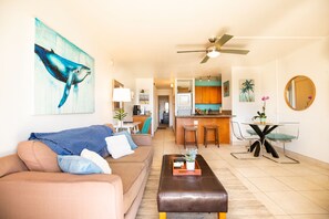 Living area - Beautiful Kihei Condo, 5 Minute Walk to Beach (Kihei)