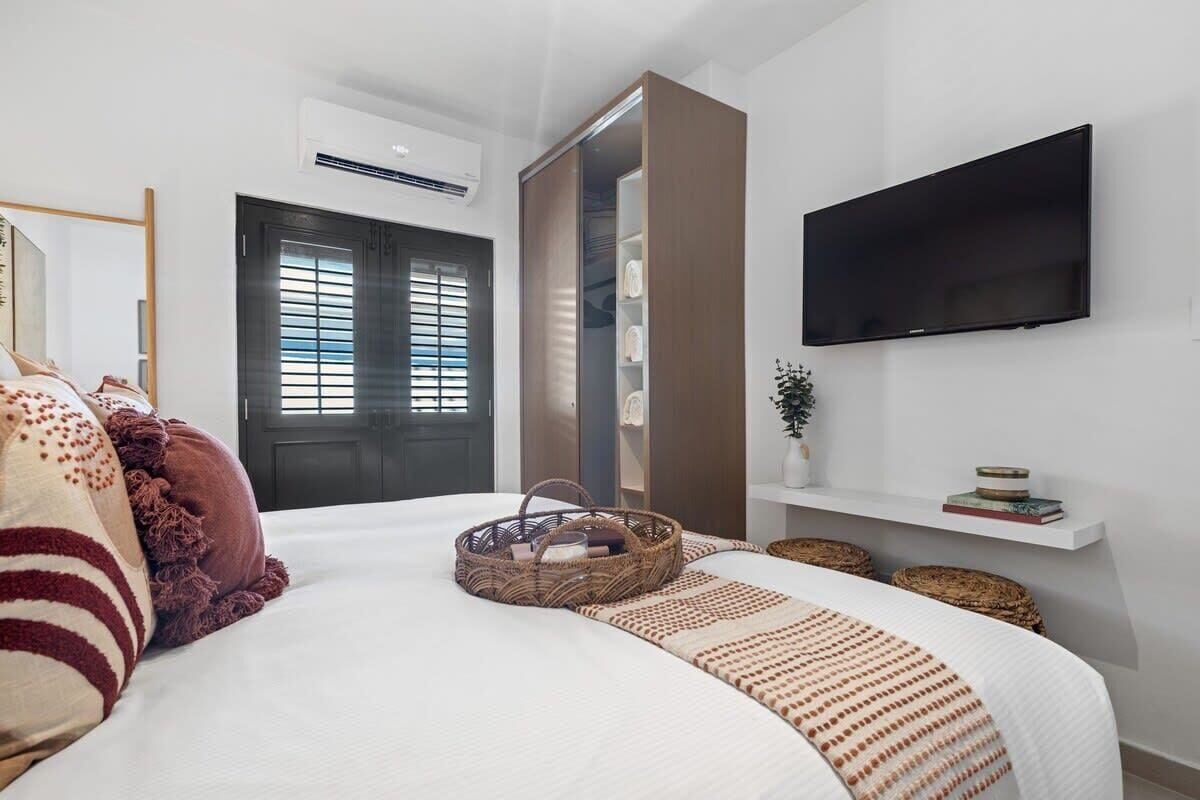 2 bedrooms, iron/ironing board, travel cot, WiFi