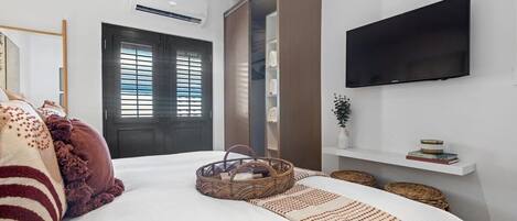 2 bedrooms, iron/ironing board, travel cot, WiFi