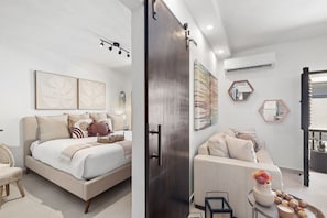 2 habitaciones, tabla de planchar con plancha, cuna de viaje y wifi