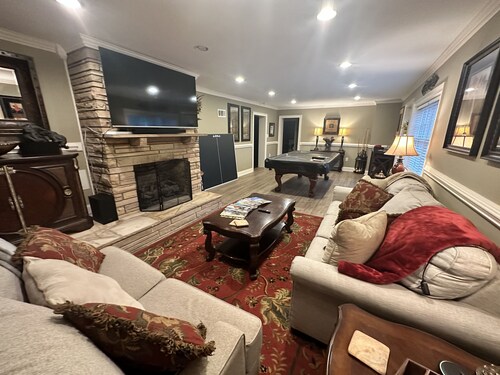 *Pool table, Ping Pong, Patio, Game Room & Laundry