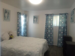1 bedroom, iron/ironing board, internet, bed sheets