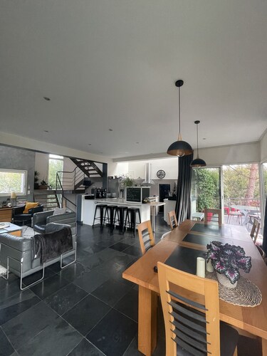 Contemporaine proche Paris