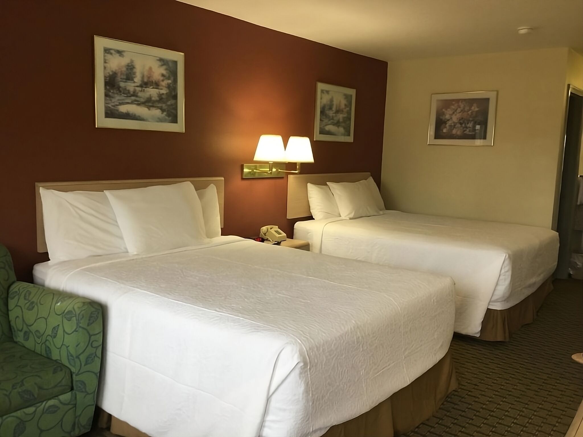 Best Pick for a Staycation in Cabot! Comes w/ Free Parking & Breakfast, Pool!