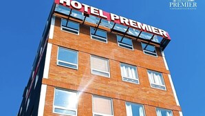 A hotel building with a sign reading "Hotel Premier" and "Moda Premier & Restaurant" at the bottom. - Hotel y Restaurante Premier  (La Esperanza)