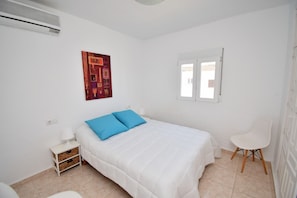 3 chambres, fer et planche à repasser, Wi-Fi gratuit, draps fournis