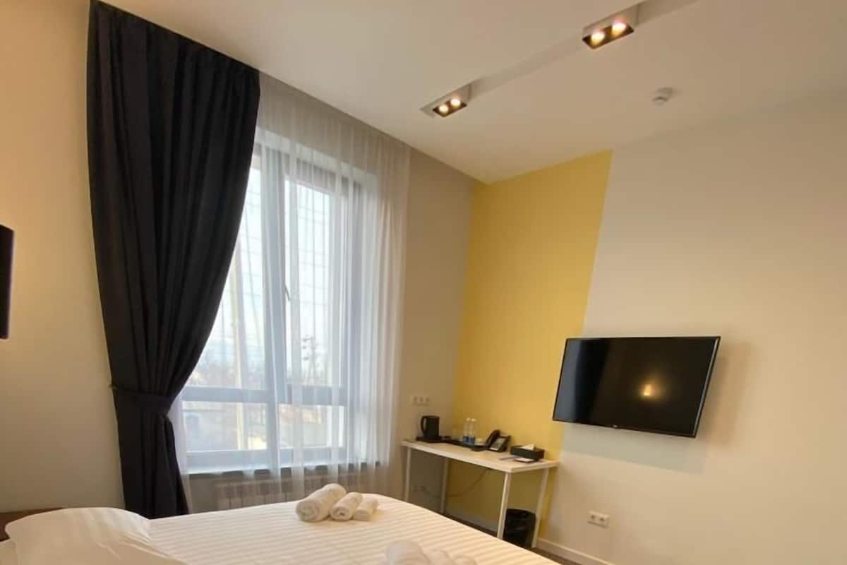 Standaard kamer, 1 eenpersoonsbed, koelkast, uitzicht op bergen | 1 slaapkamer, hypoallergeen beddengoed, donzen dekbedden, een minibar