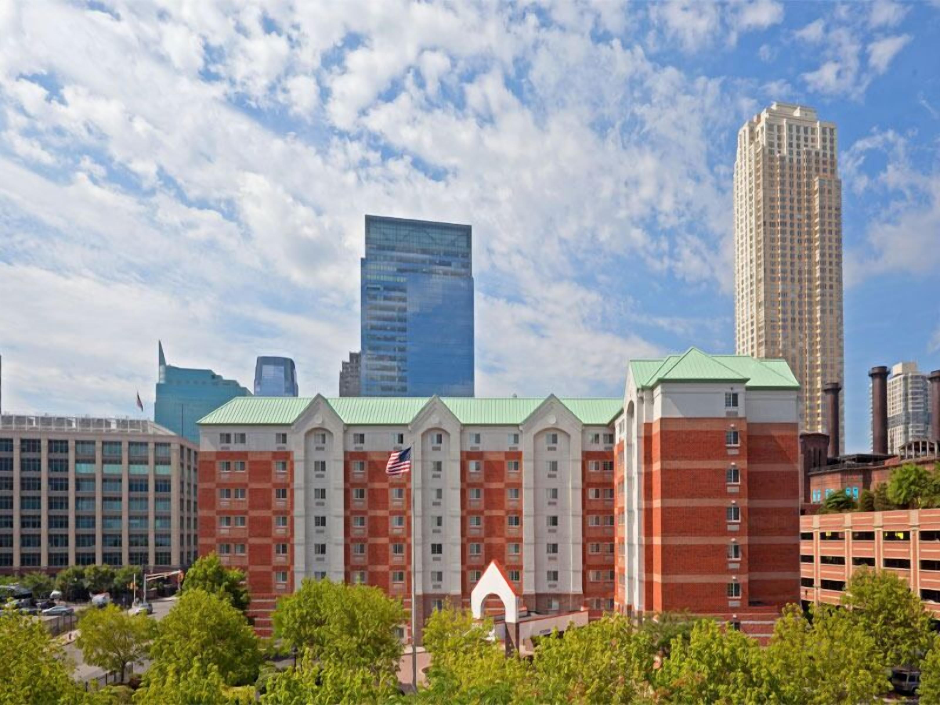 Learn at Ellis Island Museum! Sophisticated Suite! Parking Available!