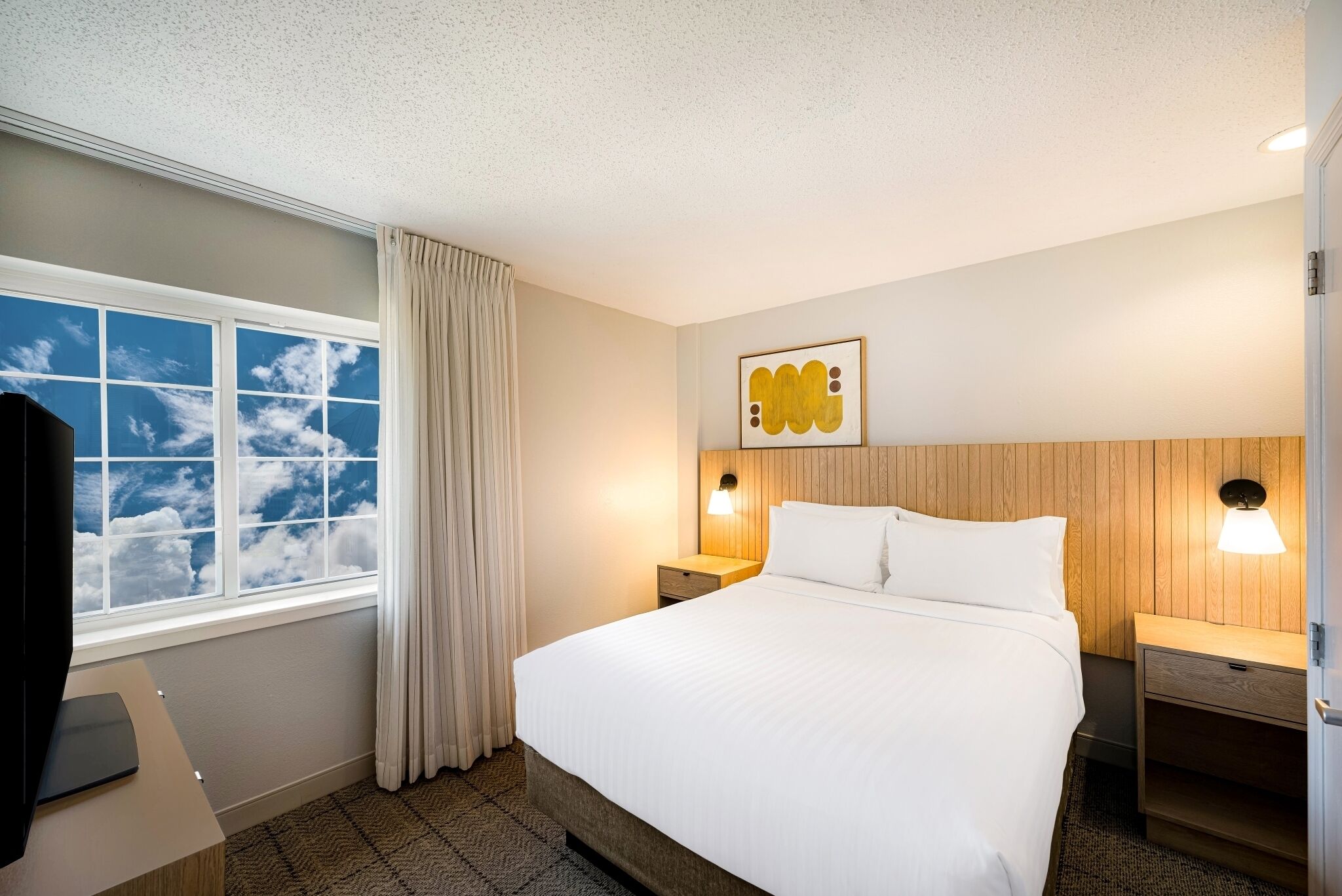 Experience Colgate Clock! Spacious Suite! Near Light Rail!