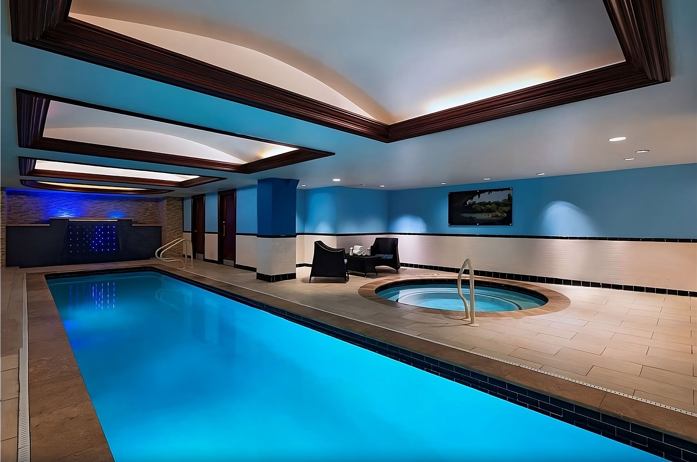Historic Hotel with Stunning Views of Capitol! Swimming Pool, Pets Allowed!