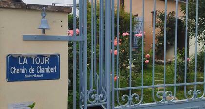 Maisonnette ideally located at the foot of the Napoleon Bridge