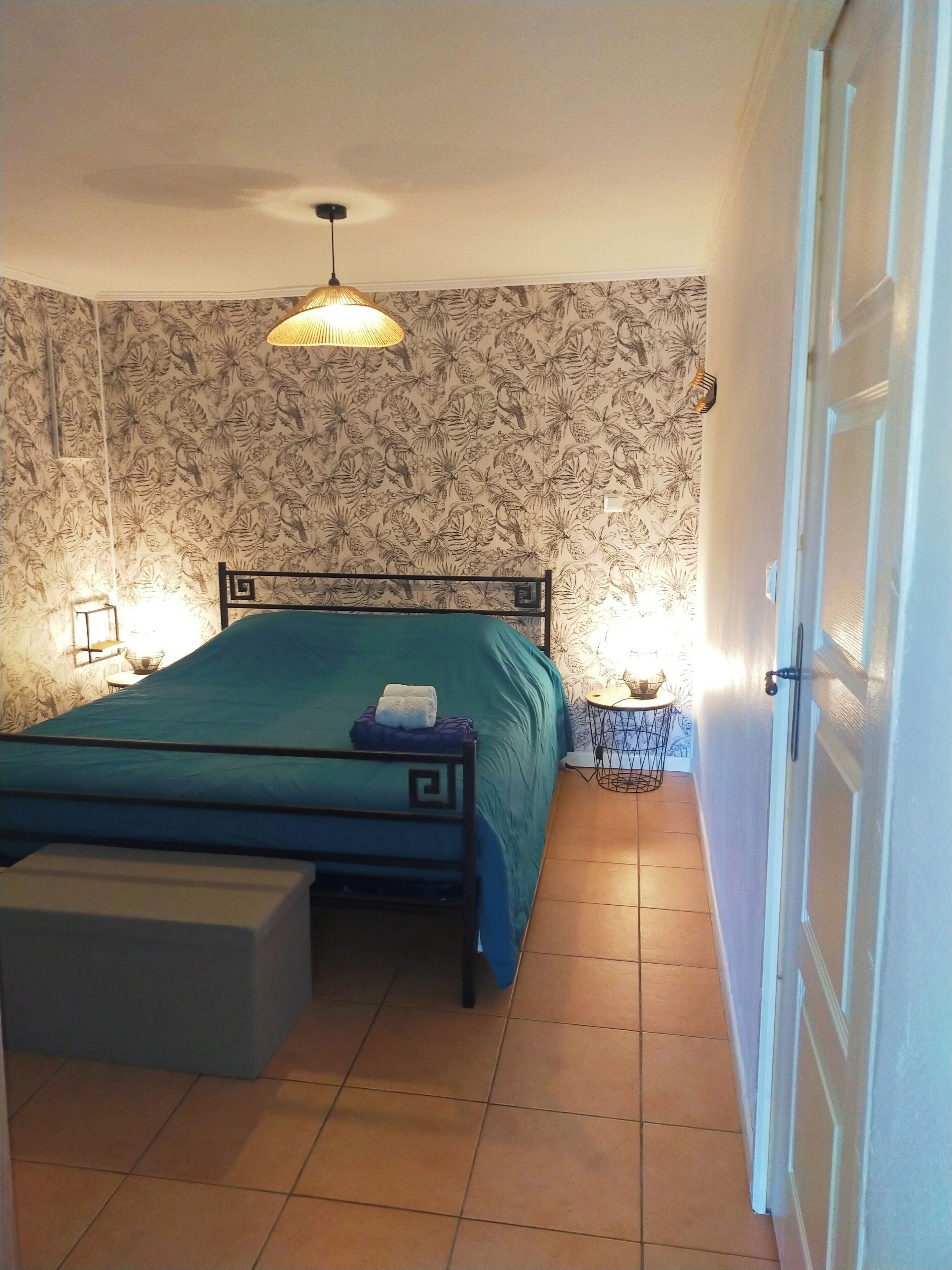 1 chambre, lit parapluie, Wi-Fi gratuit, draps fournis