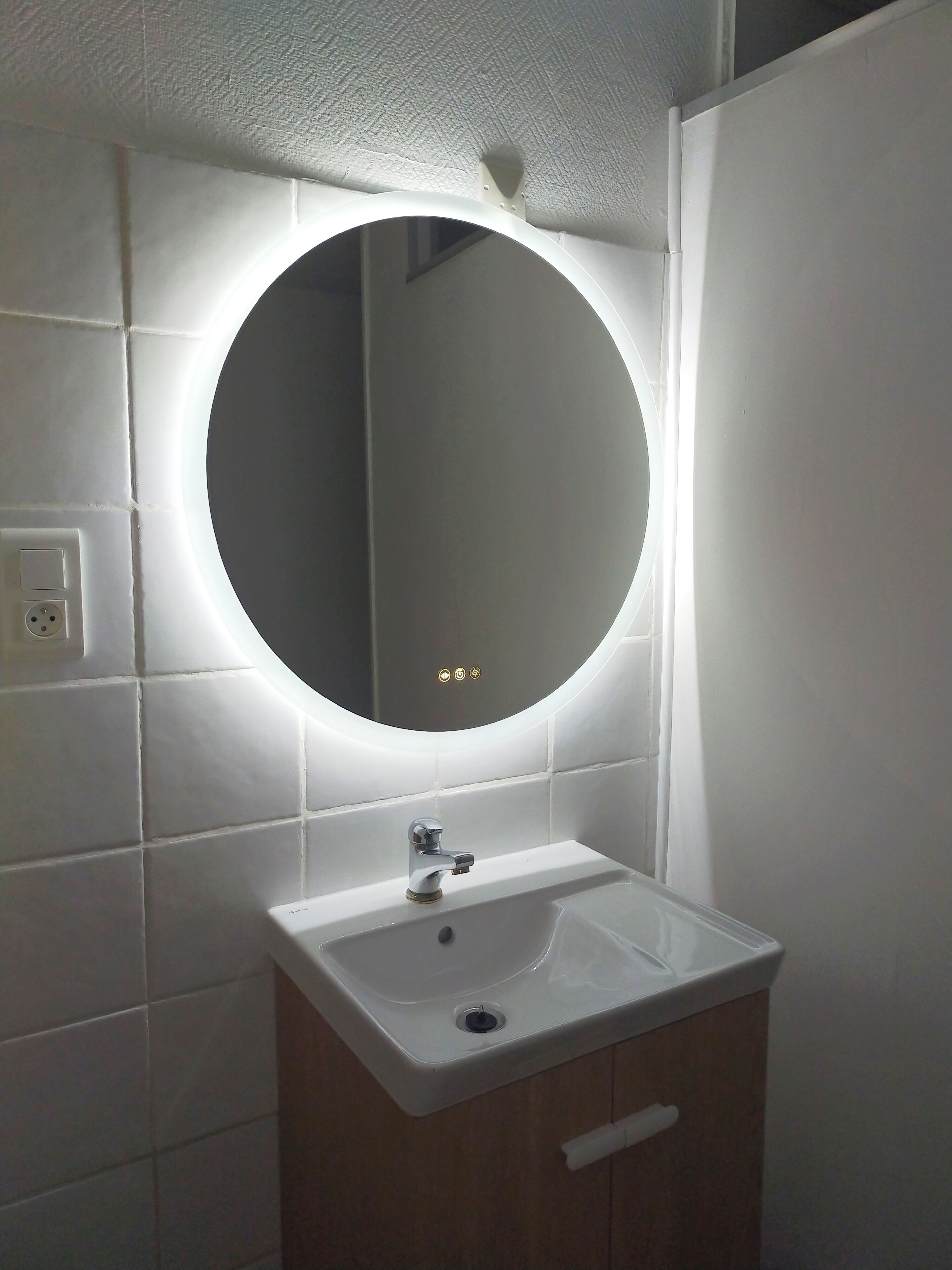 Haartrockner, Handtücher, Seife, Shampoo