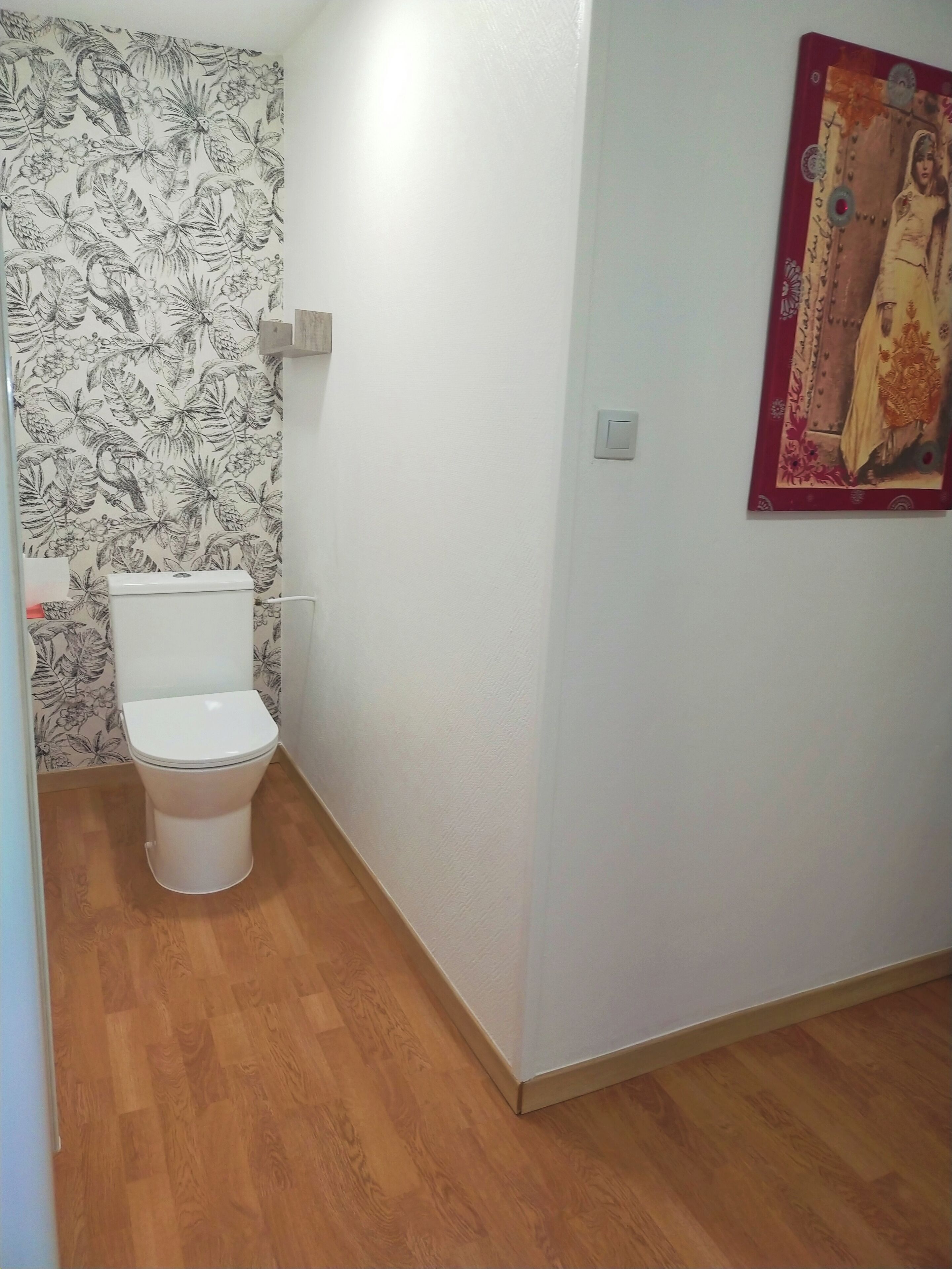 Secador de cabelo, toalhas de banho, sabonete, shampoo