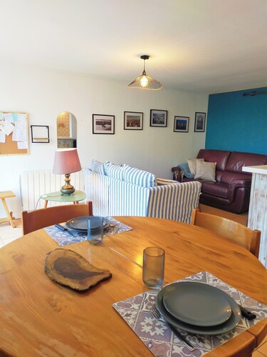 Maisonnette ideally located at the foot of the Napoleon Bridge