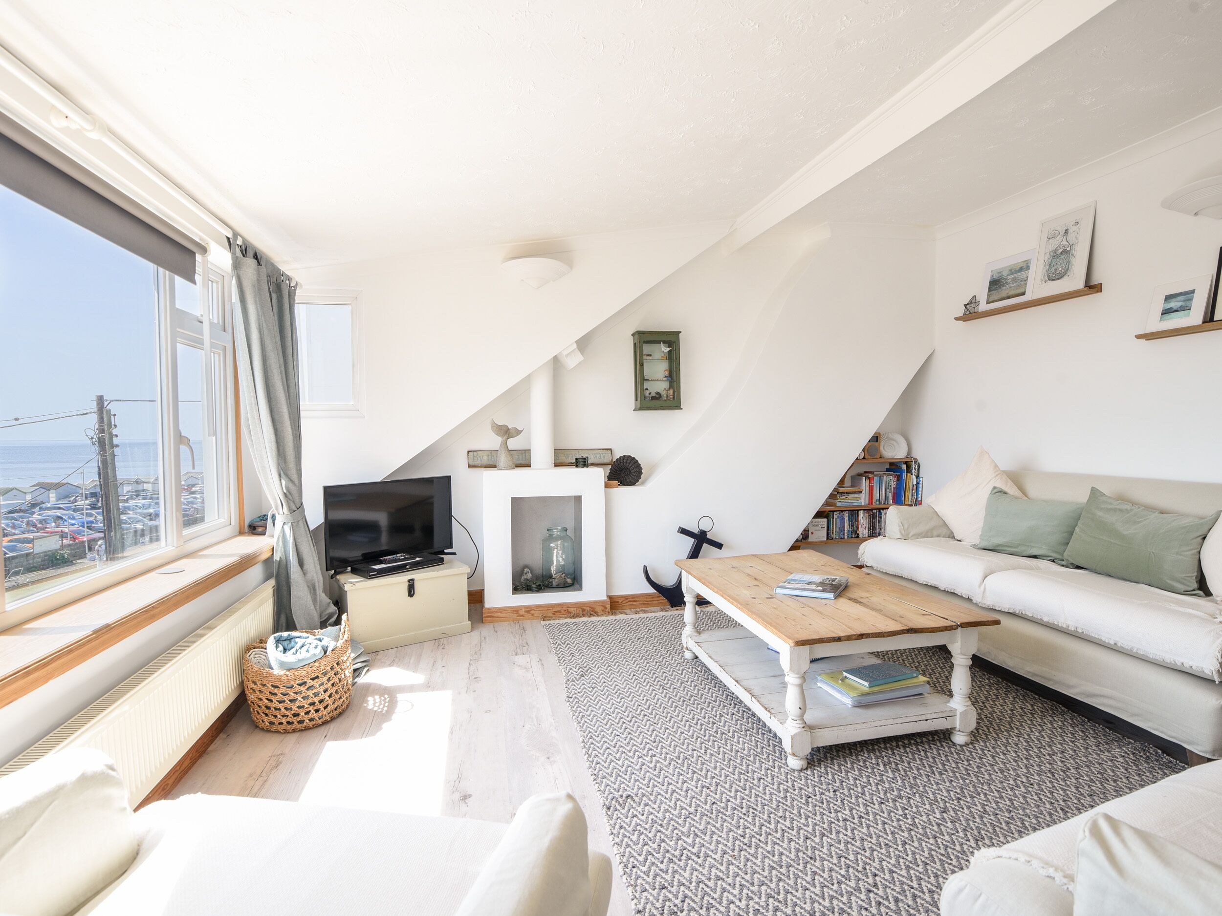 THE PENTHOUSE @ NO 5, family friendly in Lyme Regis