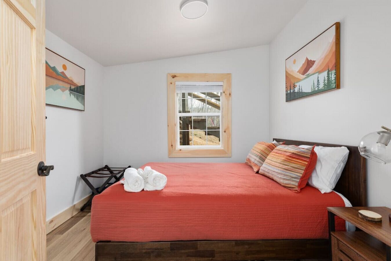 Lazy Lake 3BR Cabin w/ Mtn Views + Hot Tub +Wi-Fi