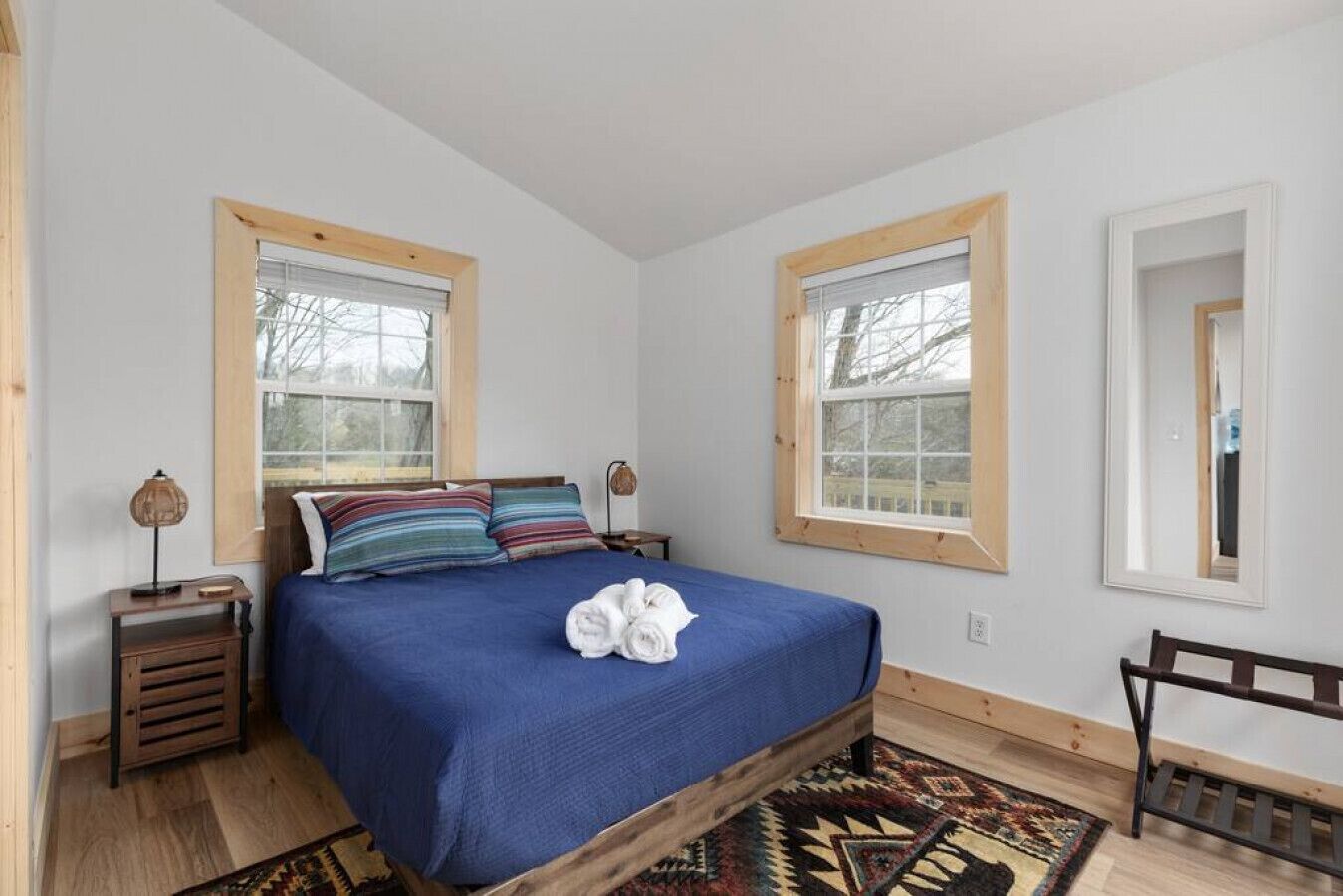 Lazy Lake 3BR Cabin w/ Mtn Views + Hot Tub +Wi-Fi