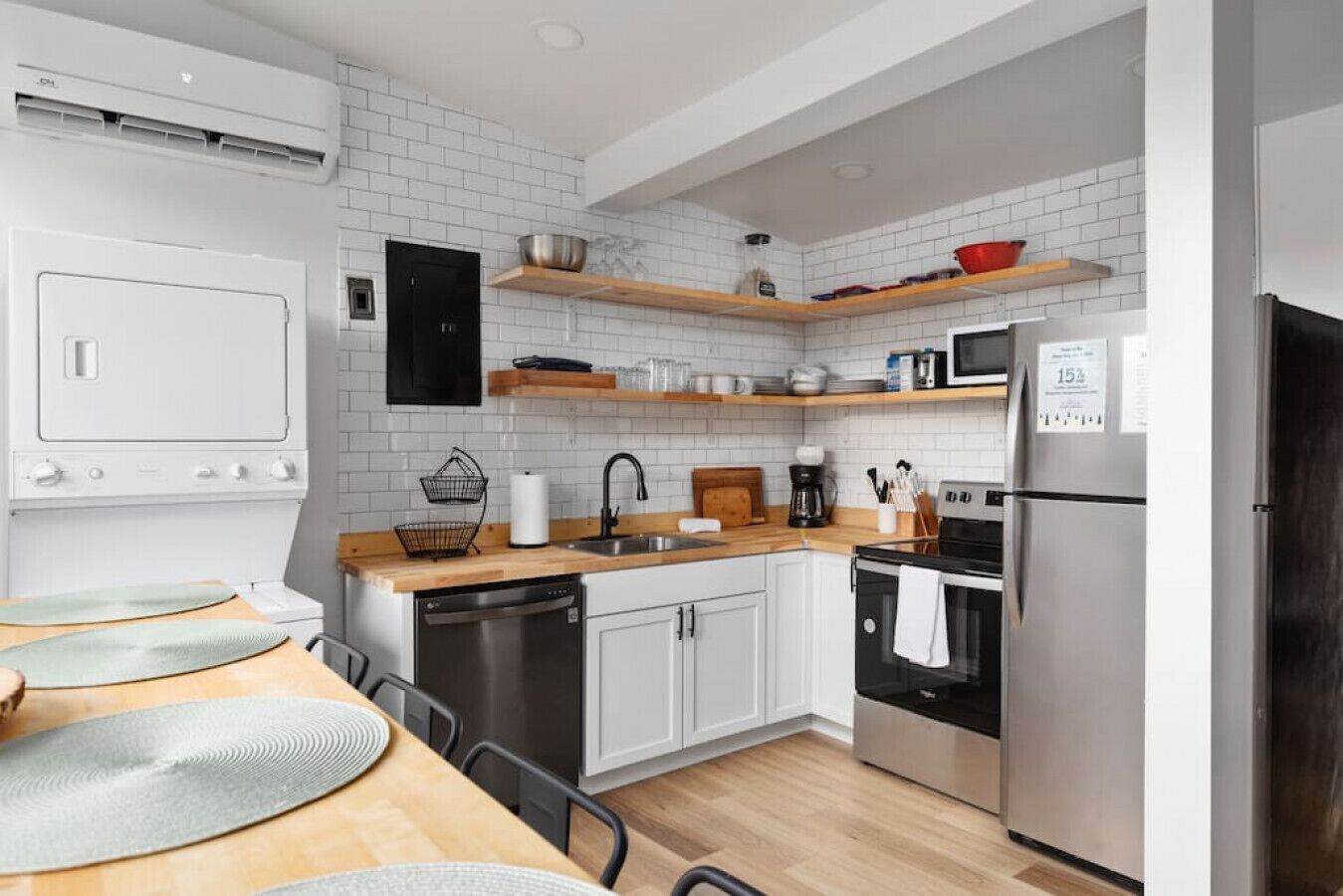 Lazy Lake 3BR Cabin w/ Mtn Views + Hot Tub +Wi-Fi