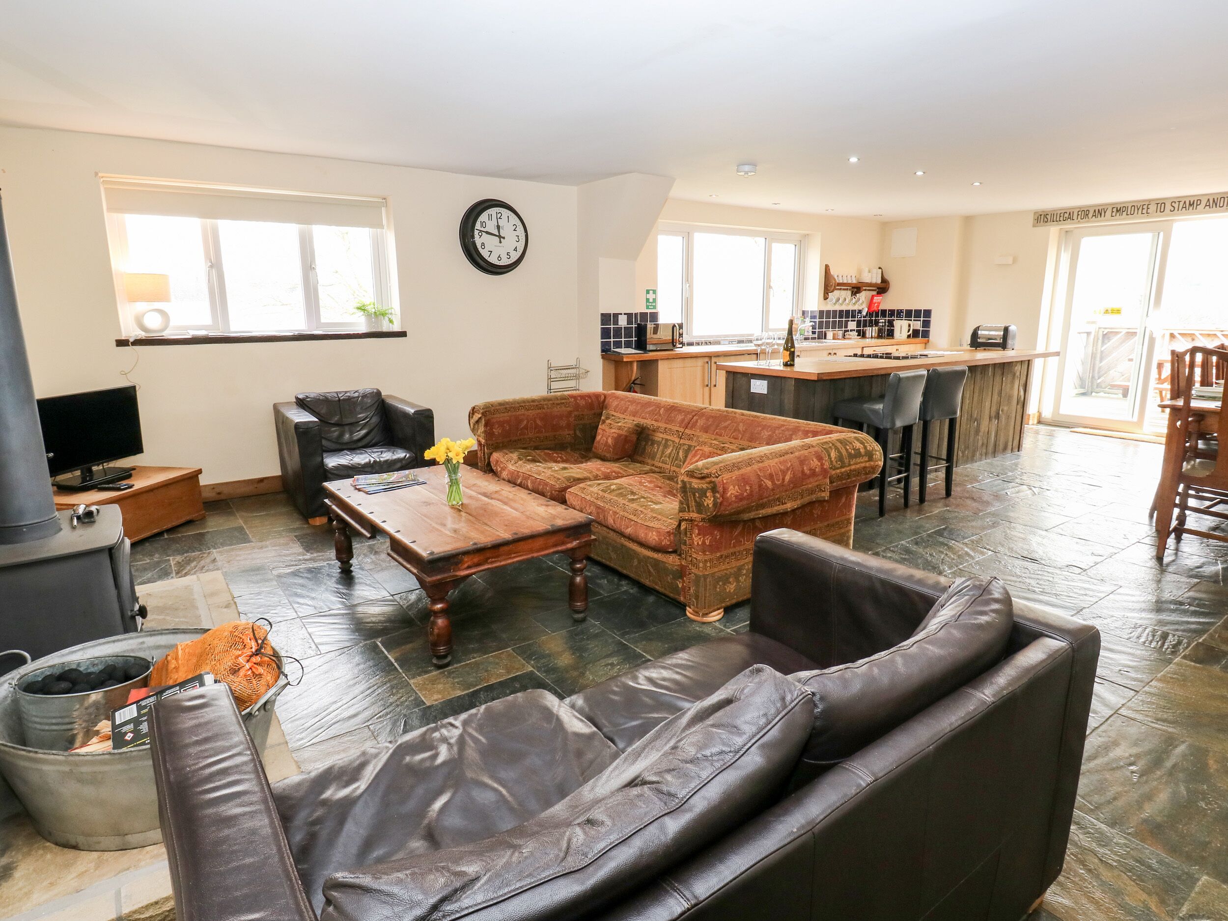 THE BIKE SHED, pet friendly, with open fire in New Mills