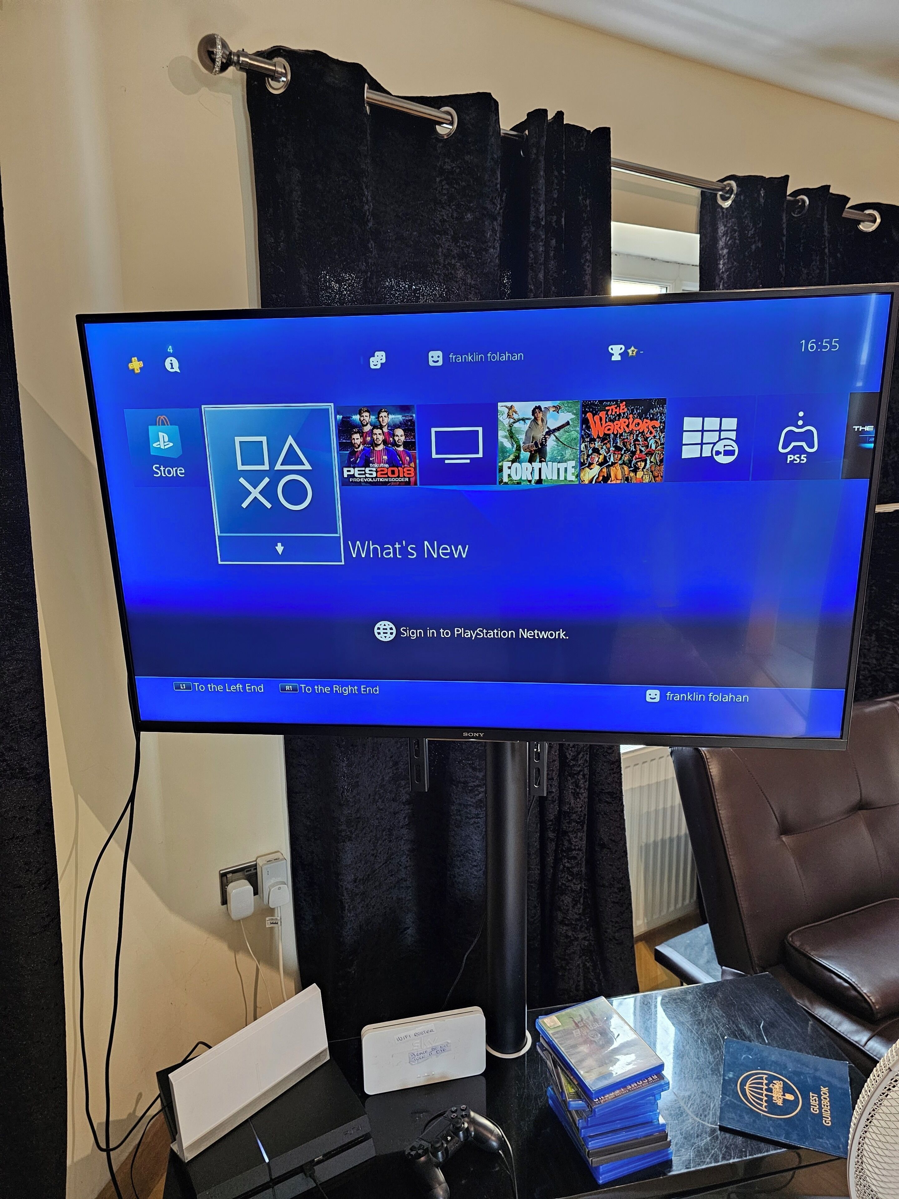 Studio | Bàn, màn/rèm cản sáng, phòng cách âm, bàn ủi/dụng cụ ủi quần áo 