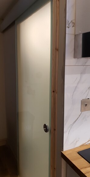 Bathroom - Umbrella Properties Apartment Birmingham (Birmingham)