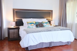 4 chambres, fer et planche à repasser, Wi-Fi gratuit, draps fournis