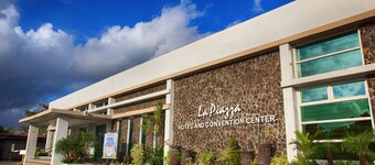 La Piazza Hotel and Convention Center