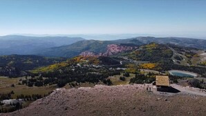 A mountainous landscape with a small cabin and a lake. - 1BR,1BA for 5 – Close to Outdoor Activities (Brian Head)