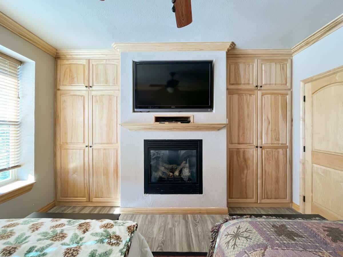 1 bedroom, bed sheets