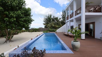 Villa Familiale, 2 chambres, vue plage, en front de plage | Terrasse/Patio