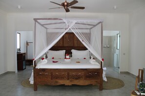 Separate bathtub and shower, rainfall showerhead, free toiletries