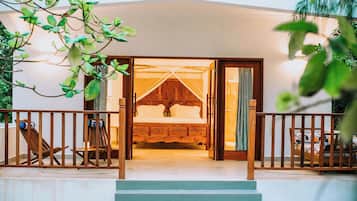 Hochwertige Bettwaren, Betten mit Memory-Foam-Matratzen, Minibar