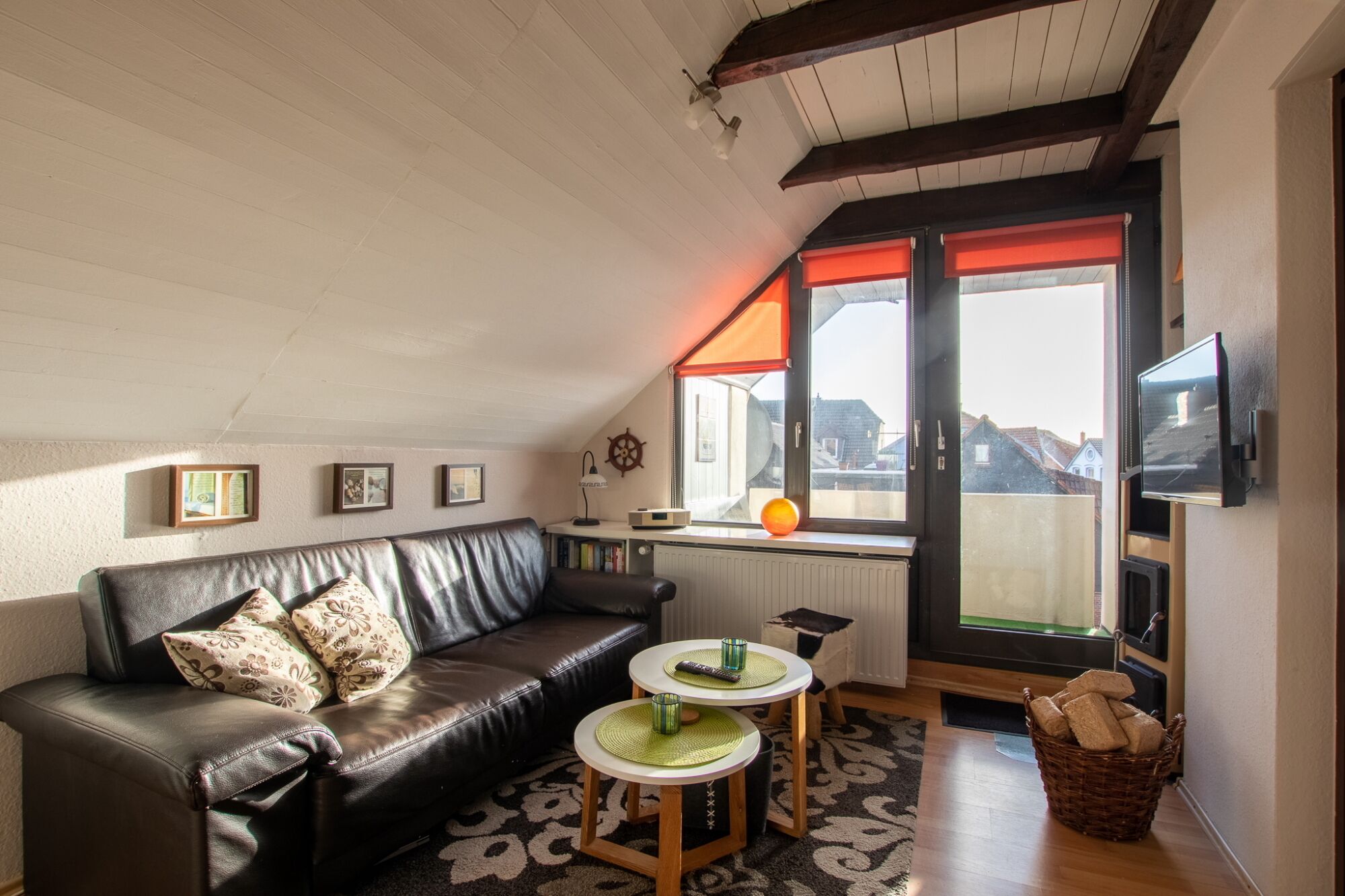 Bright and open: The cozy upper floor apartment with approx.