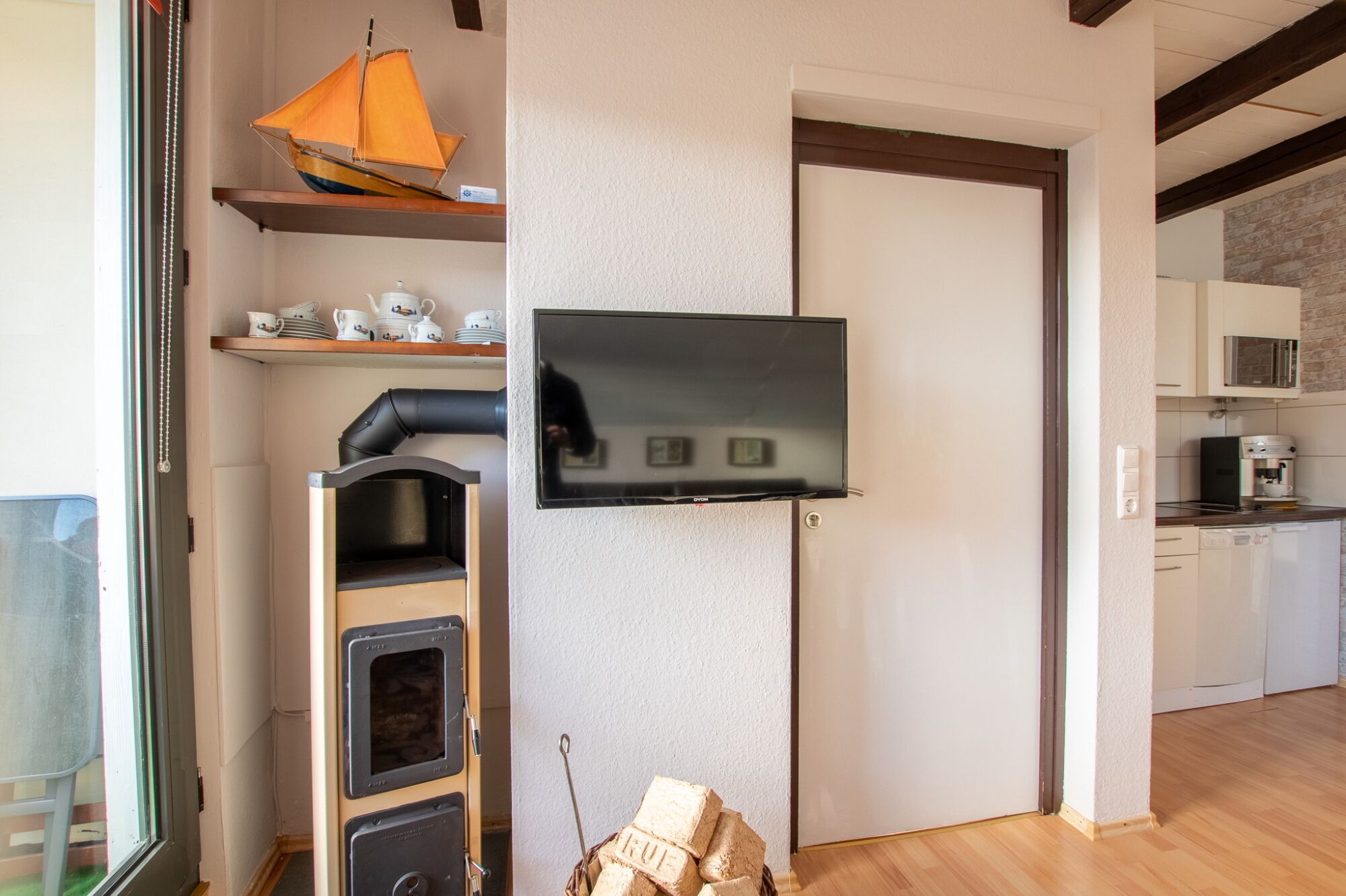 Bright and open: The cozy upper floor apartment with approx.