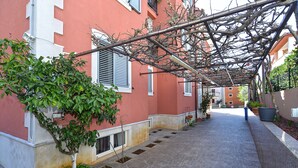 Property grounds - Apartment 2224/67738 (Istria - Rovinj), 800m from the beach (Rovinj)