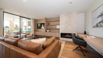 Smart-tv en een open haard