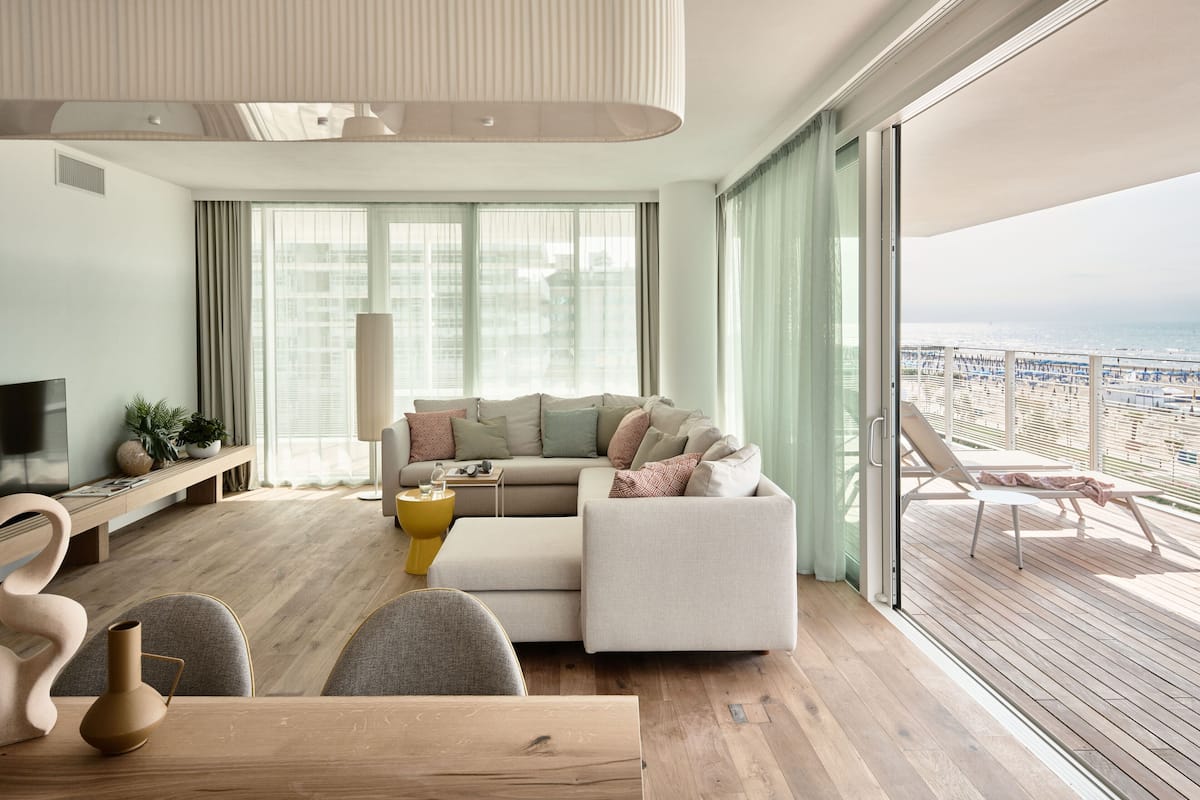 Exclusive Apartment, 2 Bedrooms, Terrace, Sea View | Living area
