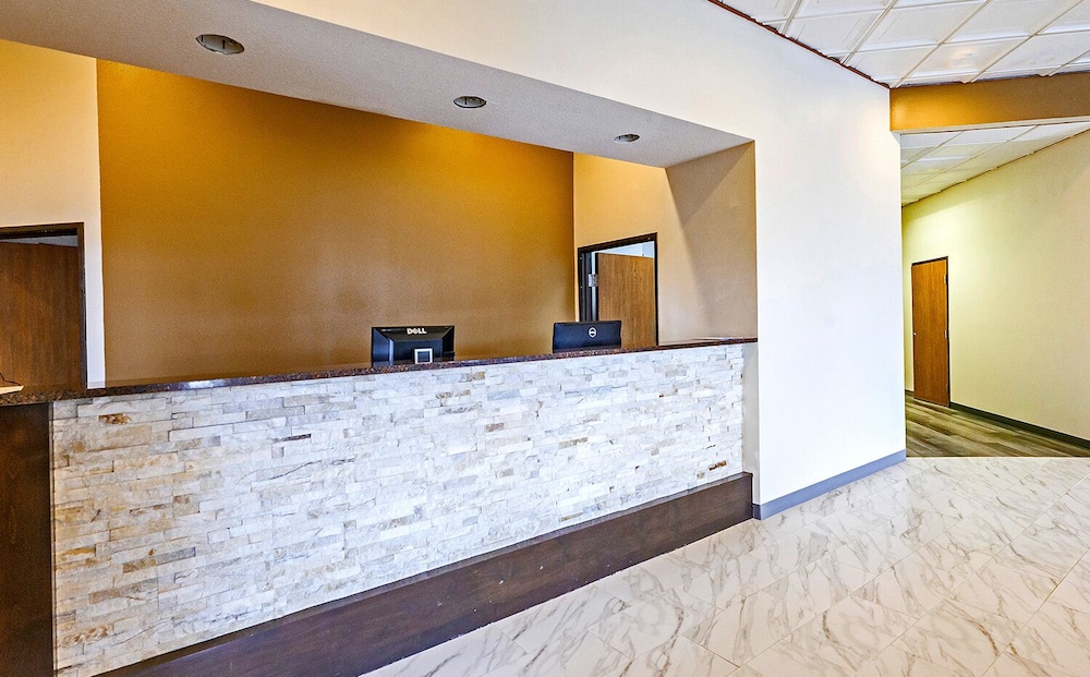 Coratel Inn by Jasper Iowa Fairfield 1 King Suite with Sofa Bed Non