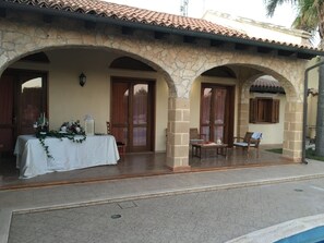 Terrace/patio - PRESTIGIOSA E SINGOLARE VILLA CON APPARTAMENTO CAMERE E PISCINA AD USO ESCLUSIVO (MAZARA DEL VALLO)